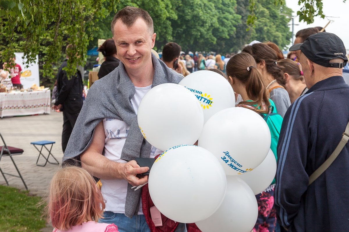 «Дякуємо за життя»: в День Победы для жителей Днепра выступали «Песняры» и Олег Кензов 19