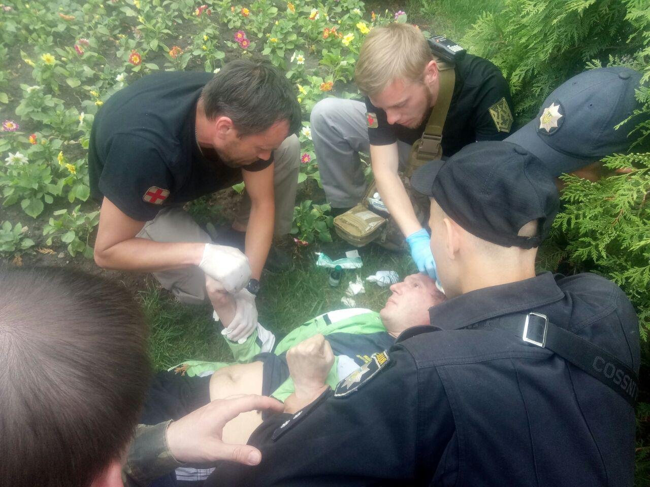 Парамедики спасли мужчину на Сичеславской набережной, у которого случился приступ эпилепсии