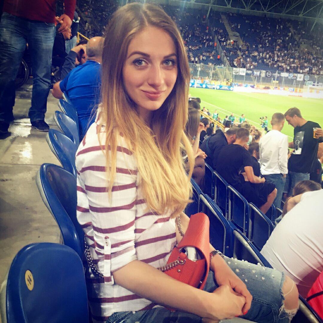 Посмотреть главный матч сезона пришли тысячи людей