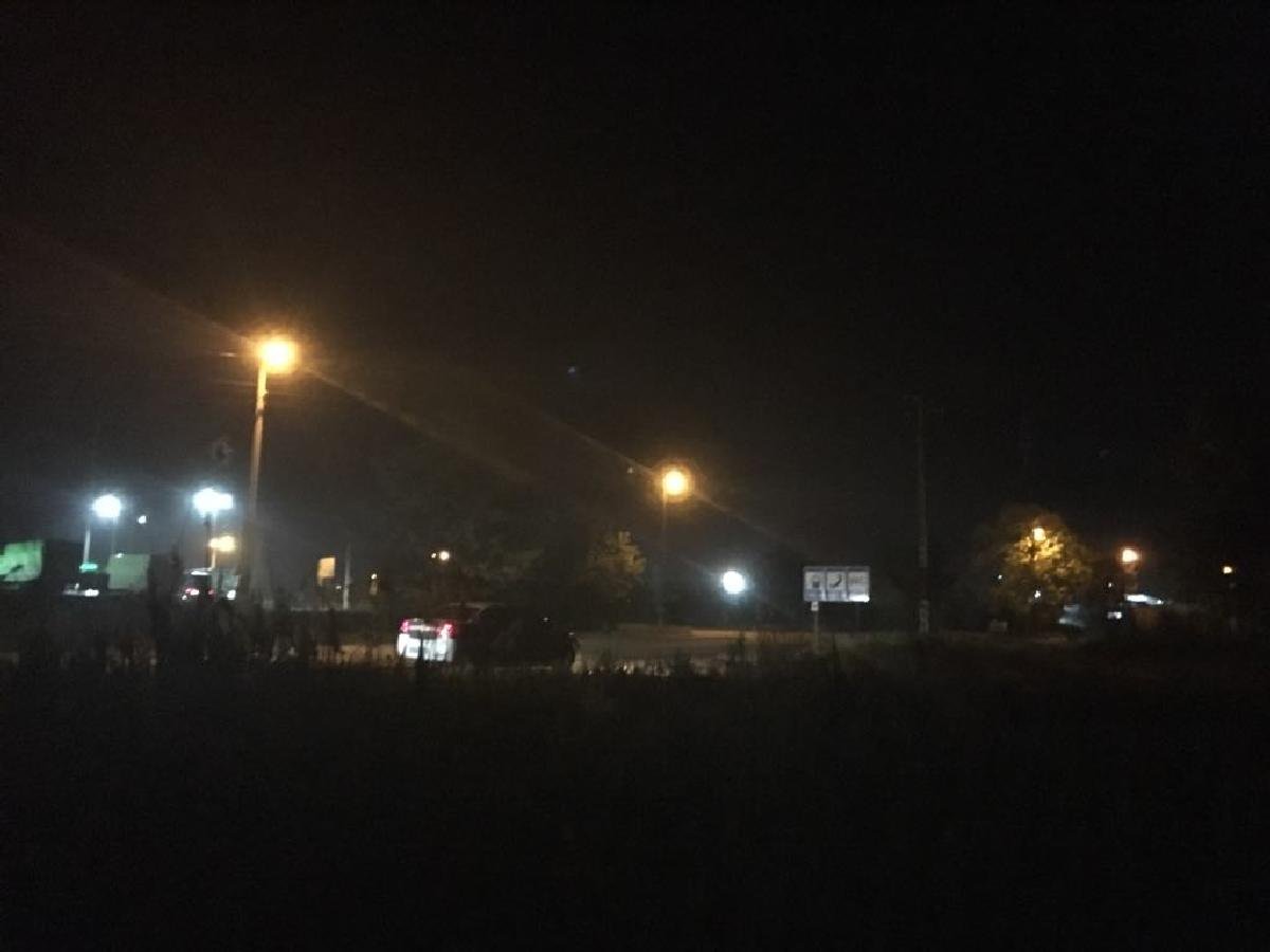 Палатка находилась в камышах  Палатка находилась в камышах