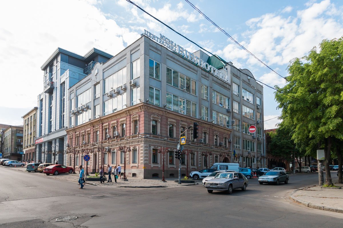 Центральная библиотека расположилась на улице Воскресенской Центральная библиотека расположилась на улице Воскресенской