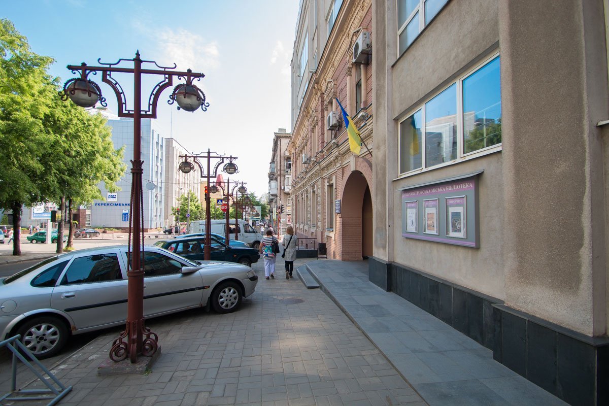 В библиотеке существует качественный универсальный фонд в котором насчитывается более 600 000 томов В библиотеке существует качественный универсальный фонд в котором насчитывается более 600 000 томов