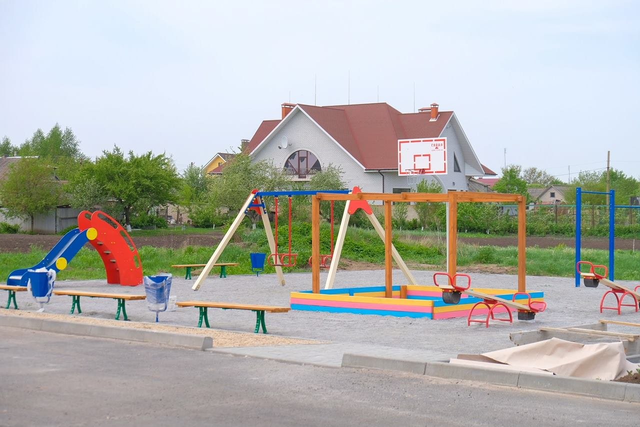 Детская площадка рядом с домом Детская площадка рядом с домом