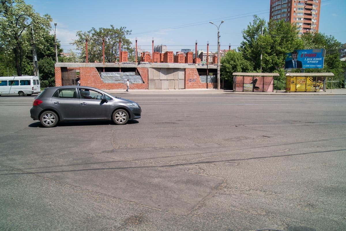 На этой улице также находятся жилые дома, общежития и Приднепровская государственная академия строительства и архитектуры На этой улице также находятся жилые дома, общежития и Приднепровская государственная академия строительства и архитектуры