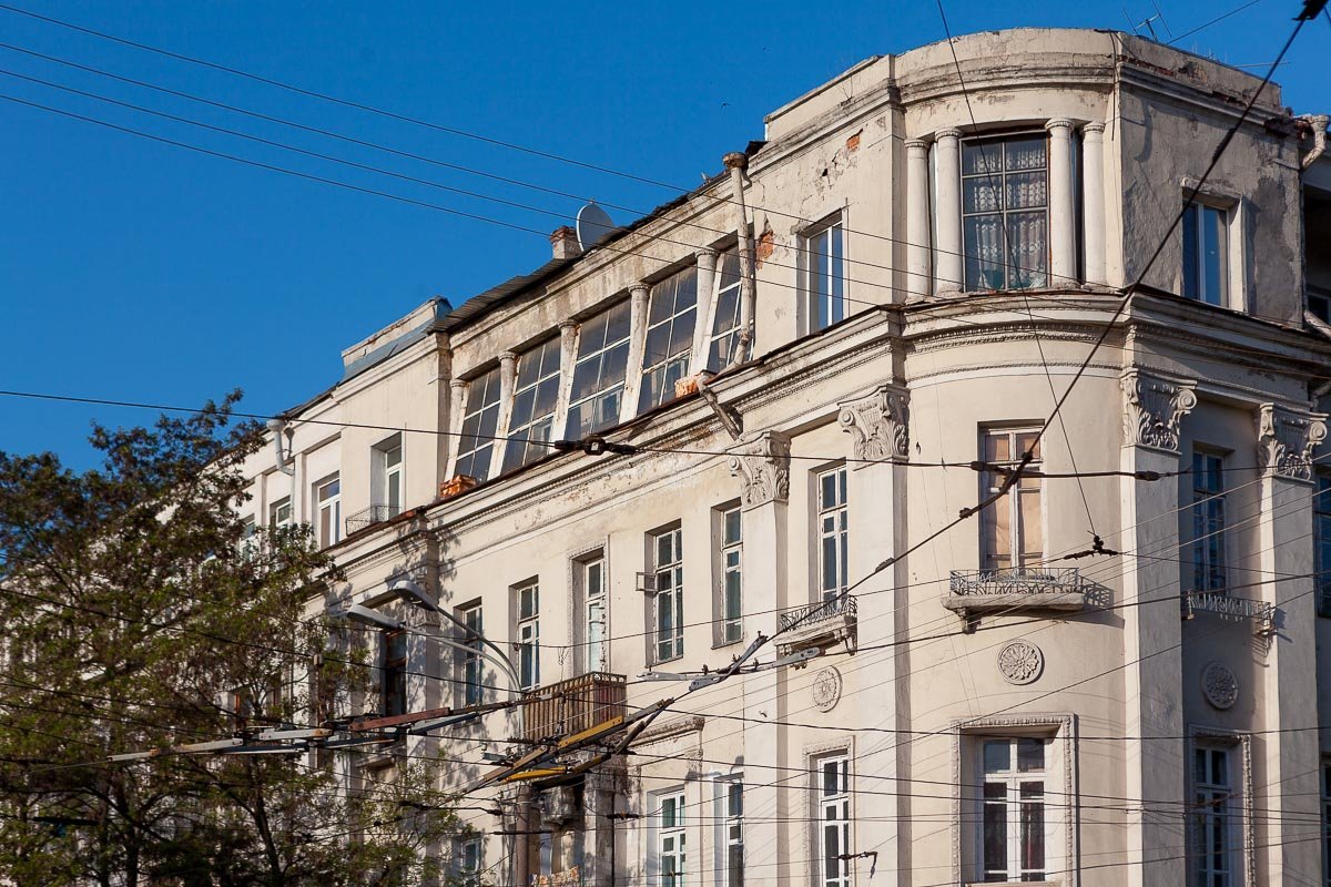 Надстроенный после войны этаж