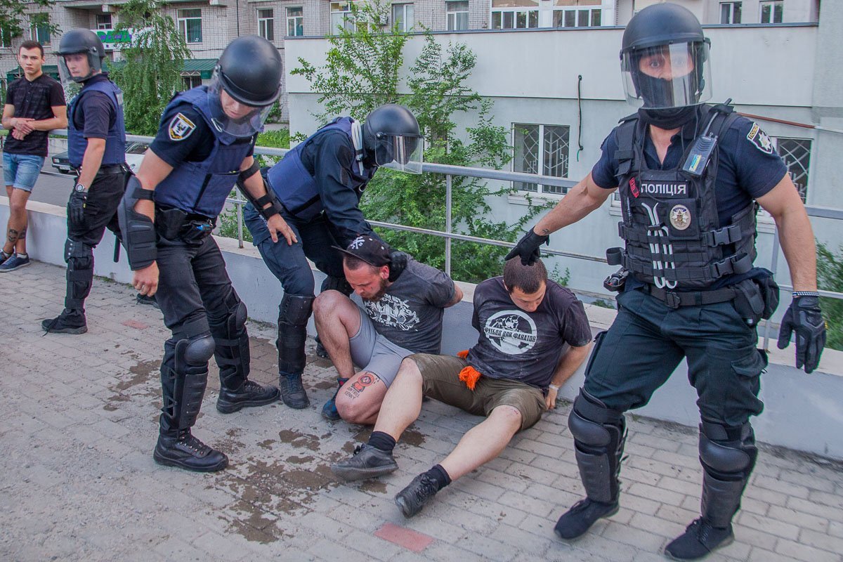 На охрану порядка направили 1597 полицейских, среди которых было 600 бойцов Нацгвардии, отделений Национальной полиции и спецподразделений