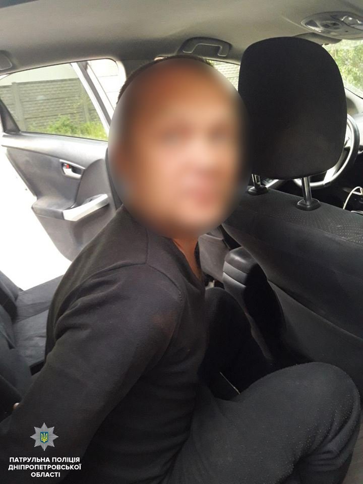 Патрульные нашли убийцу по следам крови, ведущие от жертвы к его жилищу