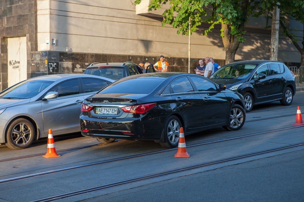 Столкнулись Volkswagen и Hyundai