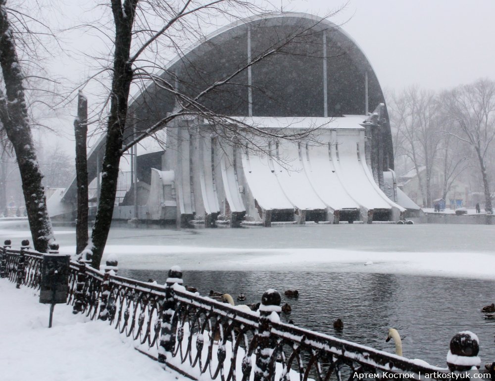 В советское время его превратили в «парк культуры и отдыха» и назвали в честь знаменитого летчика Валерия Чкалова