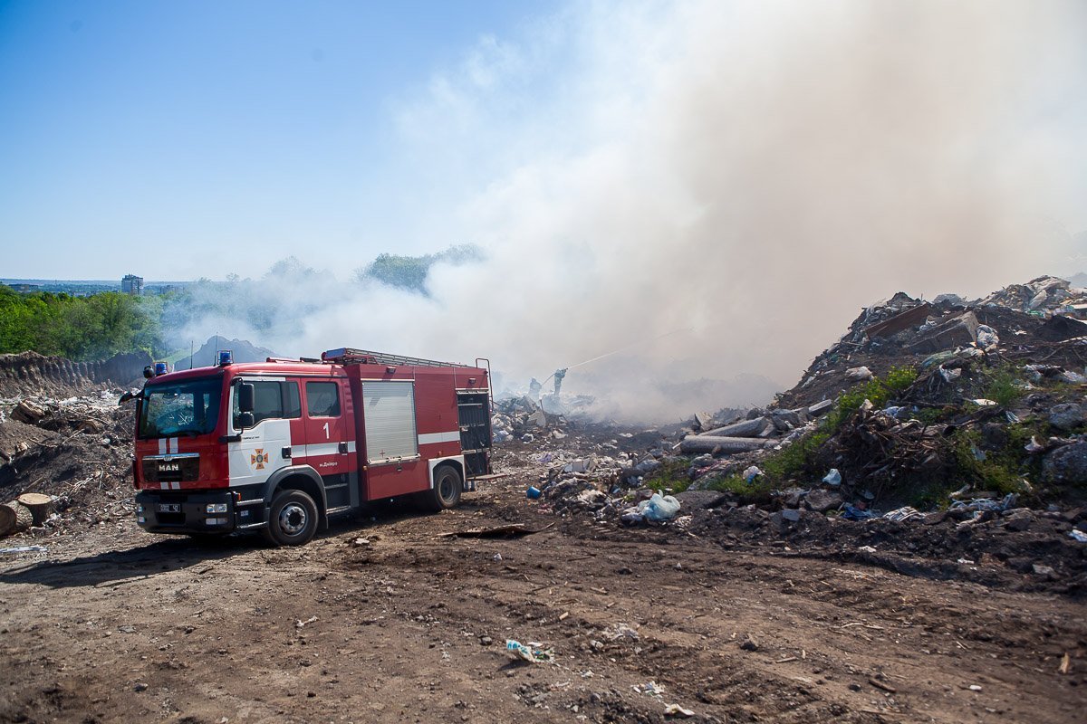 Чтобы взять ситуацию под свой контроль пожарные потратили 4 тонны воды Чтобы взять ситуацию под свой контроль пожарные потратили 4 тонны воды