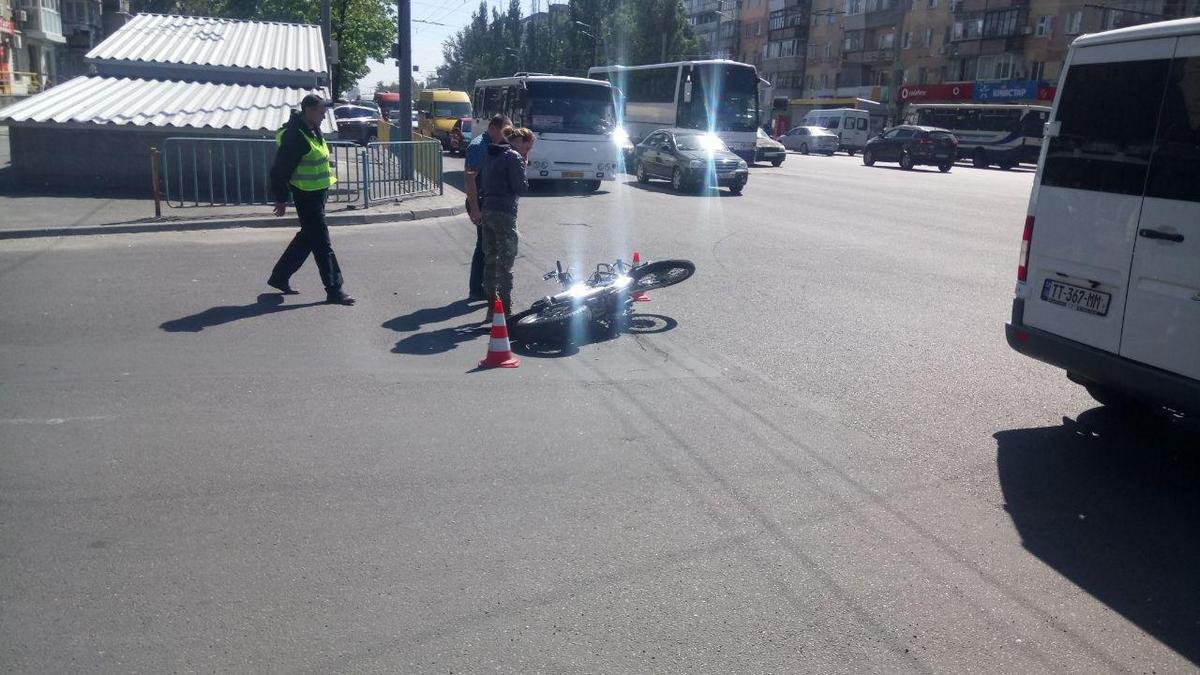 В результате аварии пострадал водитель мотоцикла В результате аварии пострадал водитель мотоцикла