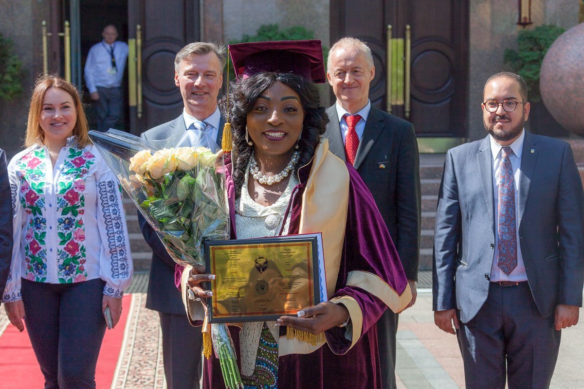 Солнечный и яркий день