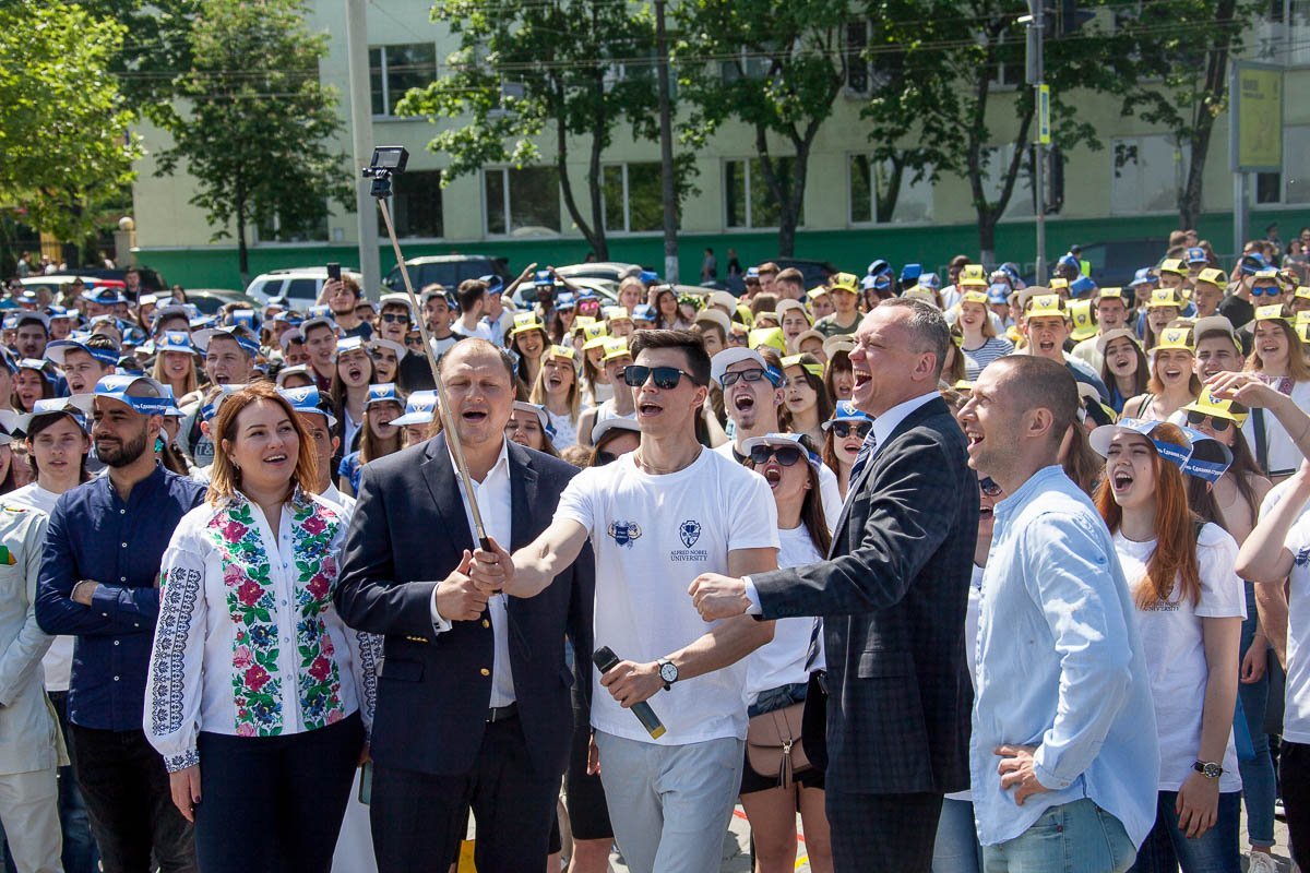 Эмоции зашкаливают