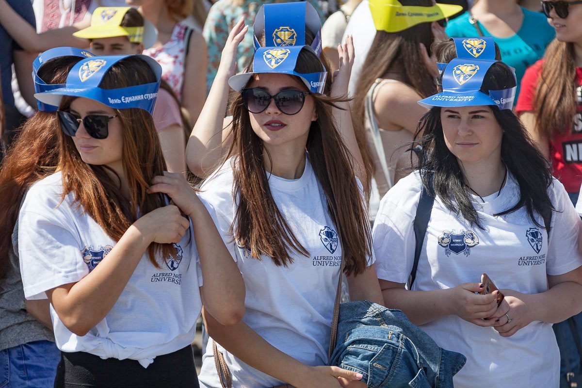 Красавицы-студентки