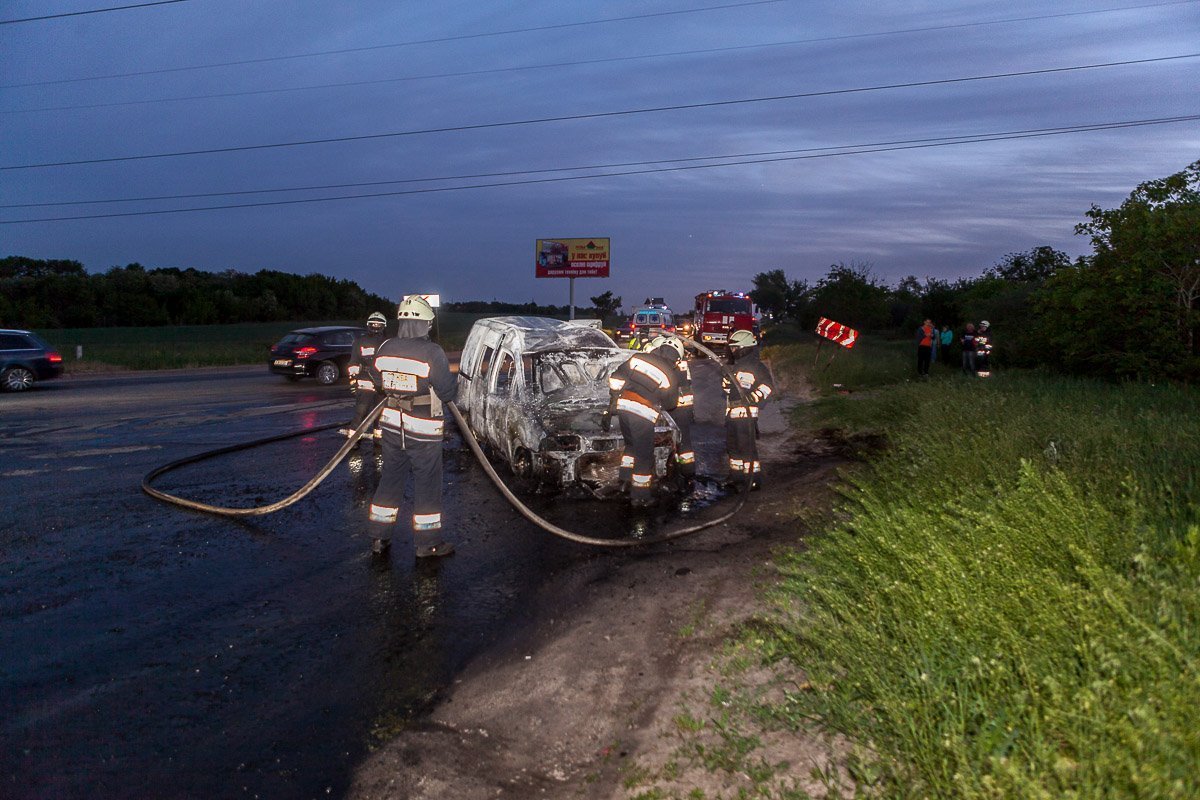 На Яснополянской сгорел автомобиль