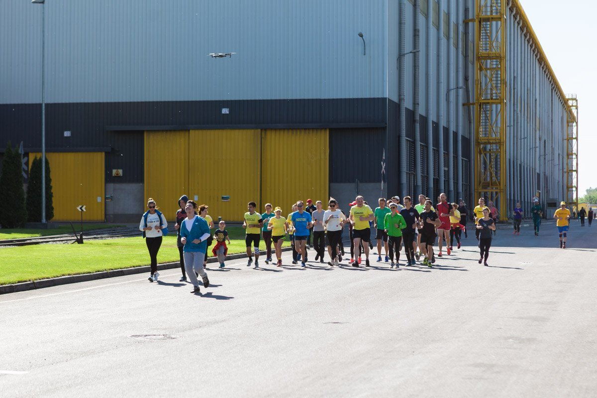 Несколько десятков участников пробовали свои силы в небольших забегах Несколько десятков участников пробовали свои силы в небольших забегах