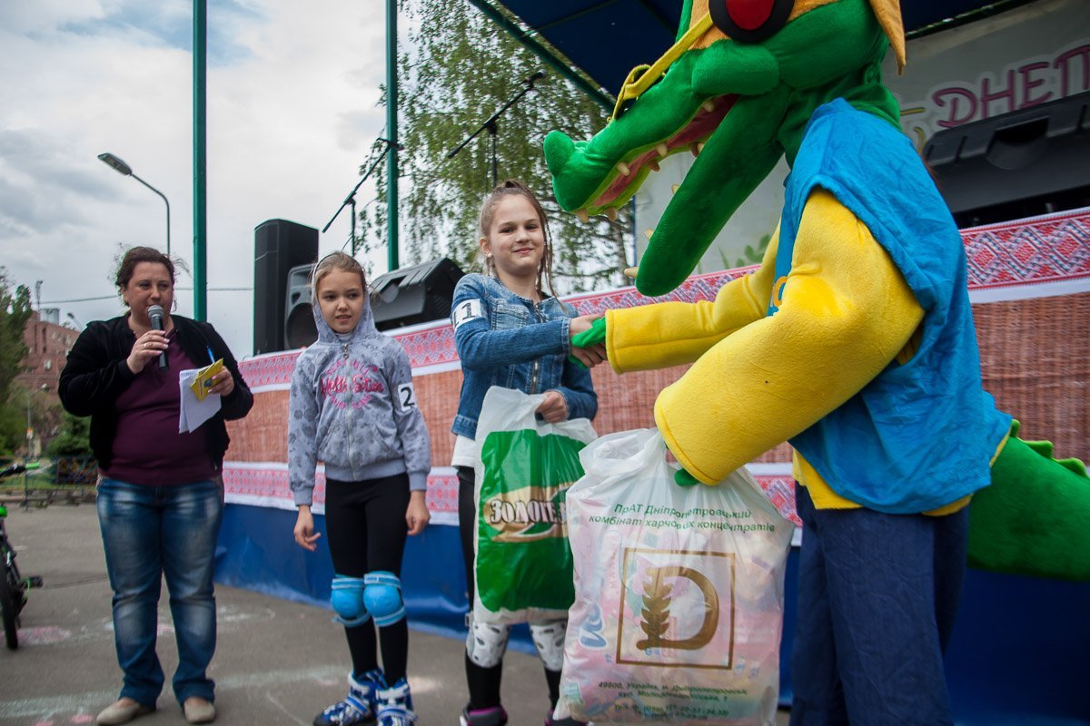 Сегодня там проходило детское мероприятие с детской велогонкой, конкурсами и играми