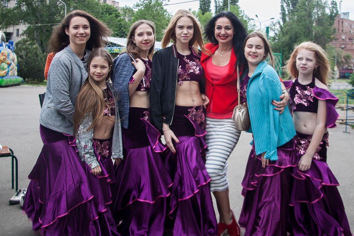 На сцене выступали и более взрослые дети