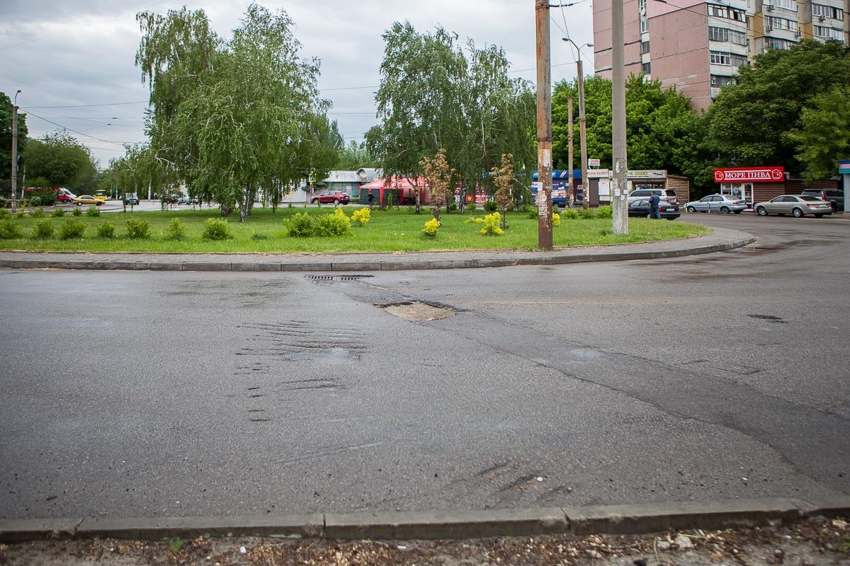 Местами есть ямы и неровности Местами есть ямы и неровности