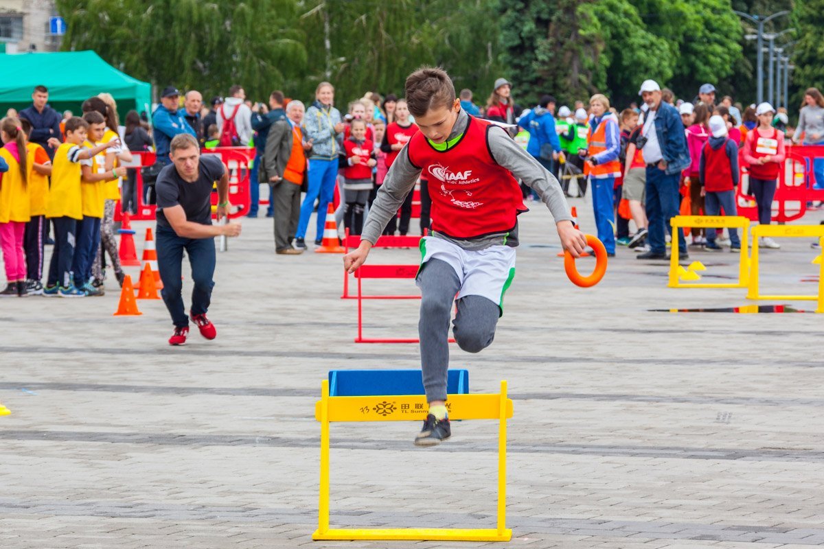 В программе соревнований был барьерный бег