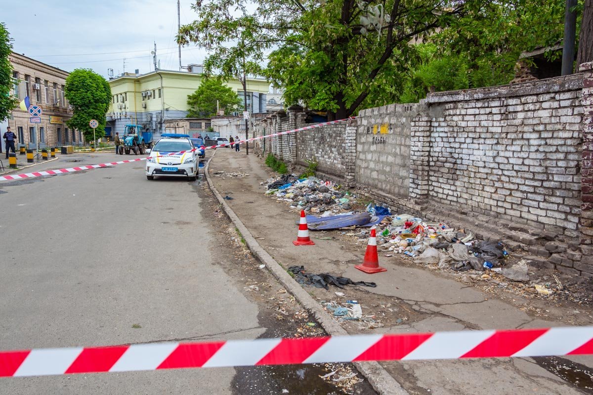 Мину под стеной обнаружил местный житель Мину под стеной обнаружил местный житель