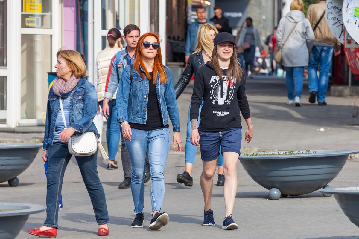 Раз, два, три, четыре! Шаг право, шаг вперед...