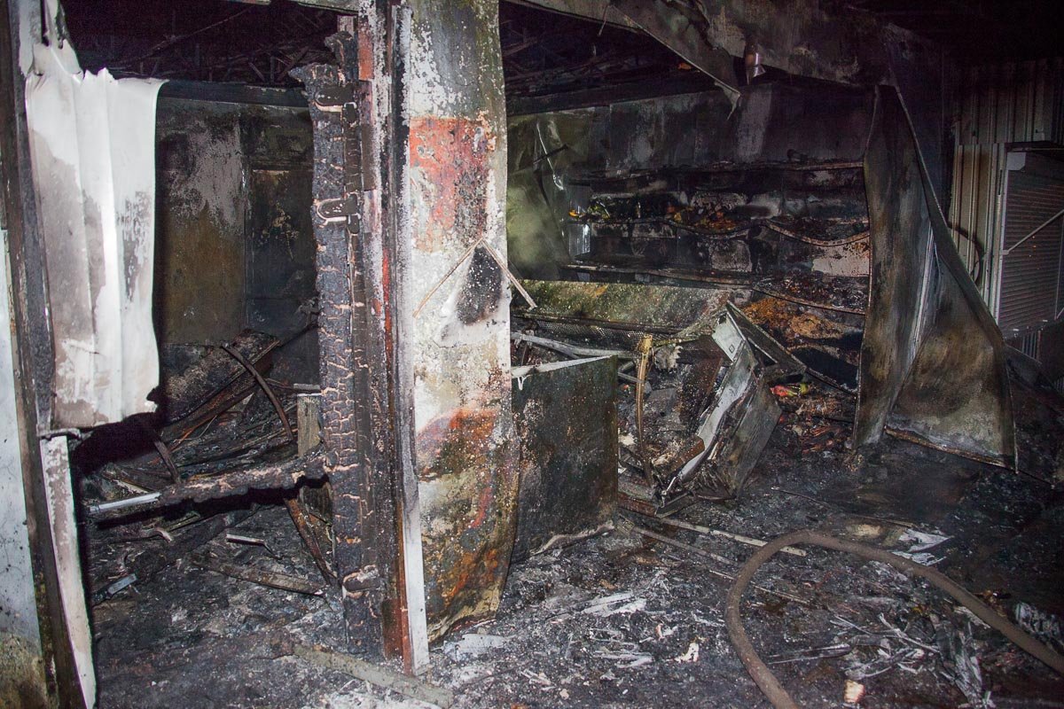 Киоск сгорел дотла Киоск сгорел дотла