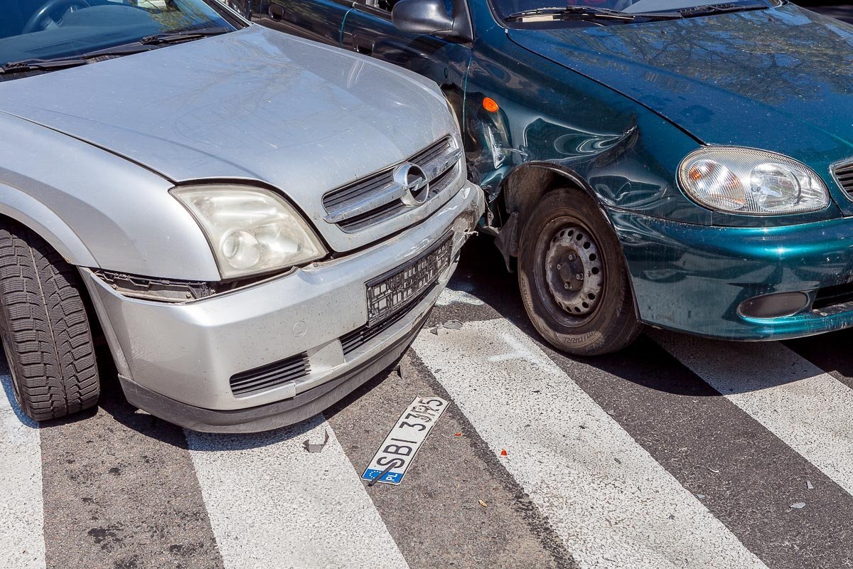 Повреждения Opel и Mazda Повреждения Opel и Mazda