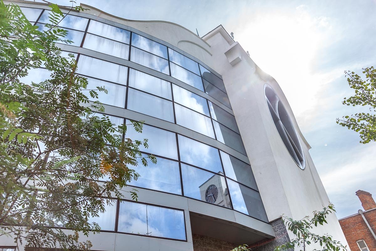 Гауди в свое время вышел за пределы доминирующих исторических стилей и навсегда переселился в мир кривых поверхностей Гауди в свое время вышел за пределы доминирующих исторических стилей и навсегда переселился в мир кривых поверхностей