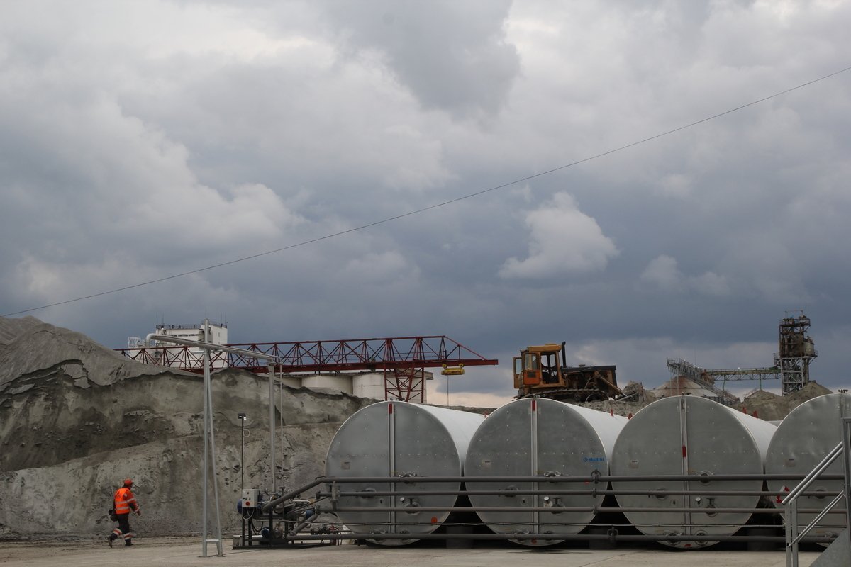 Завод открыл министр инфраструктуры Украины Завод открыл министр инфраструктуры Украины