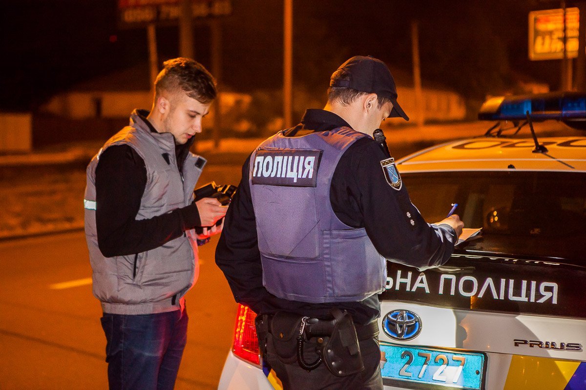 На месте работают сотрудники патрульной полиции