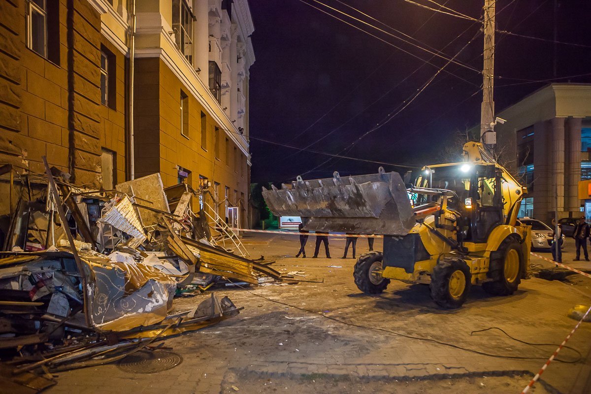 В Днепре ночью сносили мафы В Днепре ночью сносили мафы