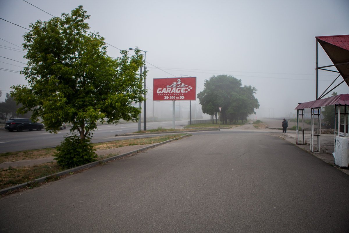 Из-за тумана местность видно только на небольшом расстоянии