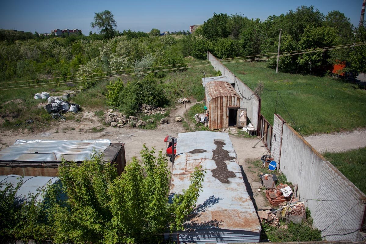 Что за предприятие находится по ту сторону забора узнать не удалось Что за предприятие находится по ту сторону забора узнать не удалось