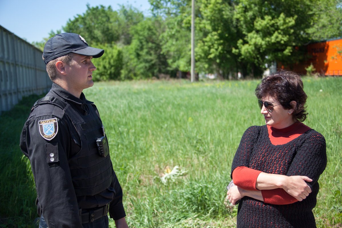 Женщины вызвали патруль полиции Женщины вызвали патруль полиции