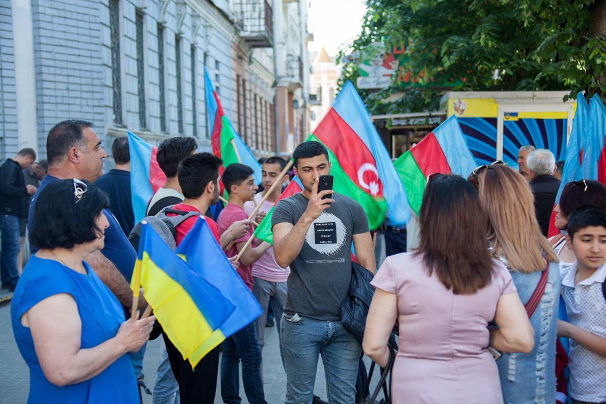 Азербайджанская община возмущена тем, что азербайджанцам, которые более 40 лет живут в Украине, не дают строить бизнес в Днепре