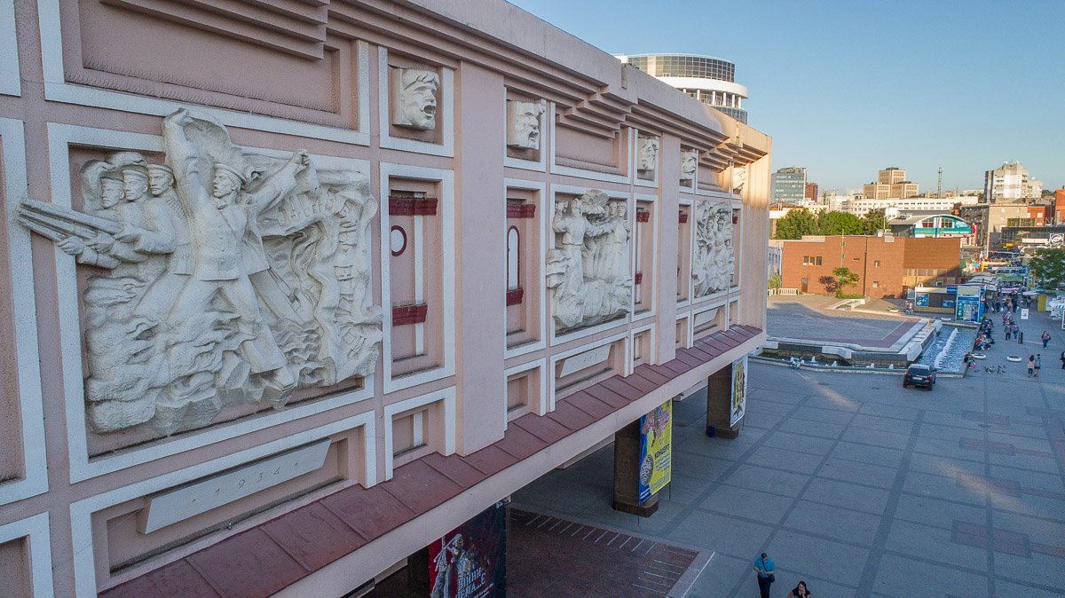 До 1922 года он оставался в Киеве, а затем работал по городам Украины