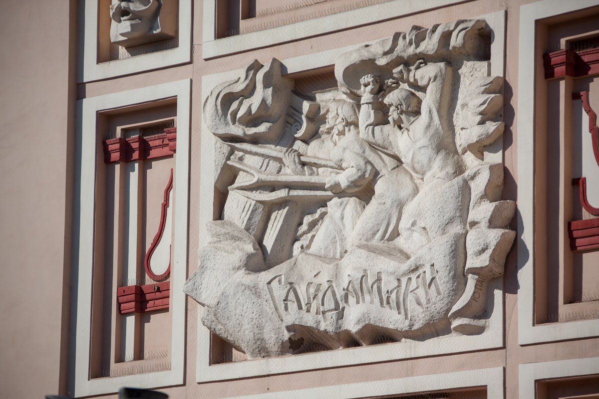 Сейчас театр является одним из самых узнаваемых зданий города