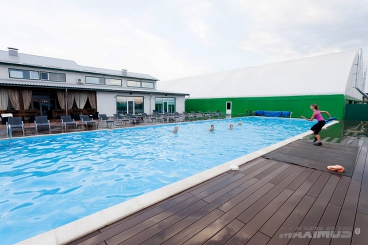 Длина 25 метров, глубина - до 2 метров