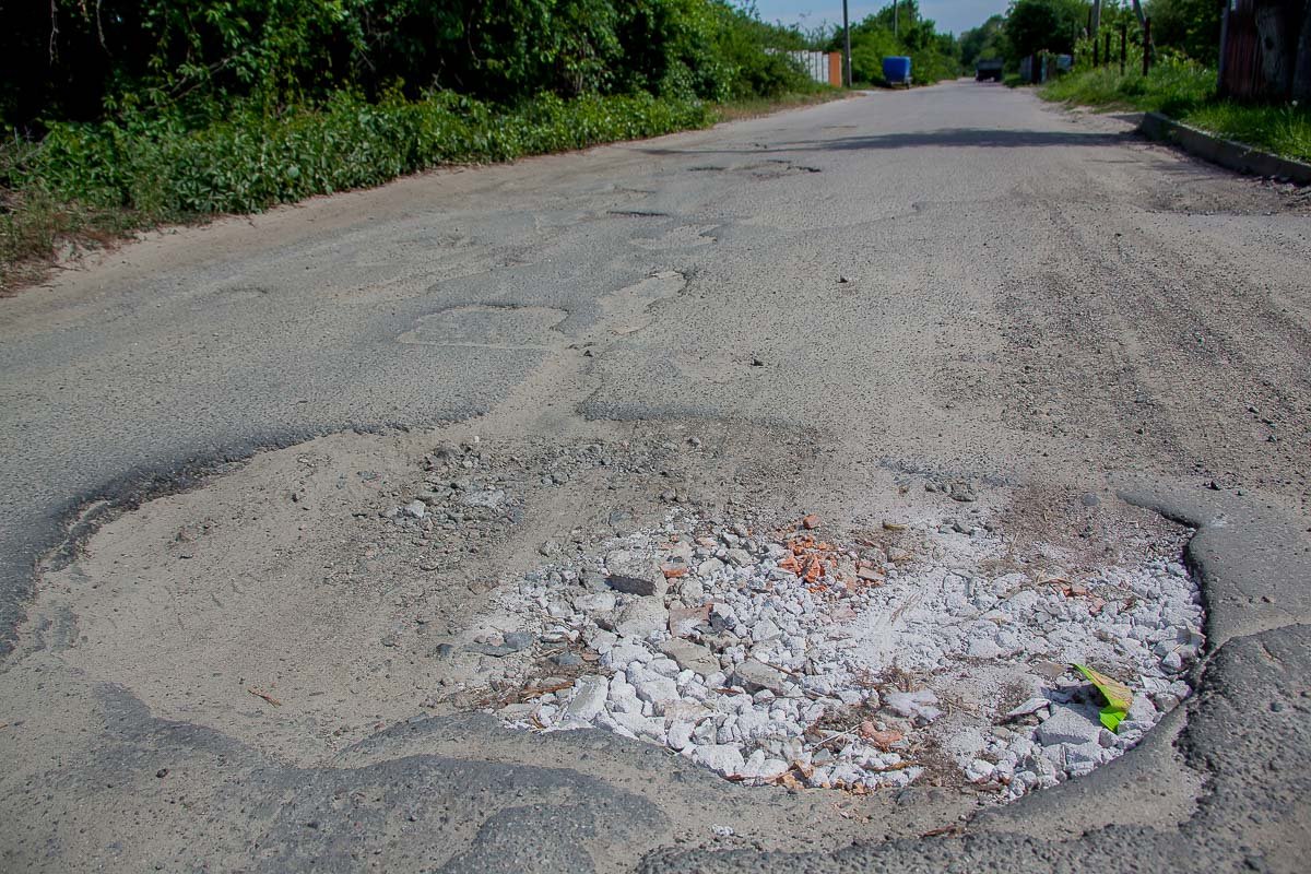 Ямы напоминают метеоритные кратеры Ямы напоминают метеоритные кратеры