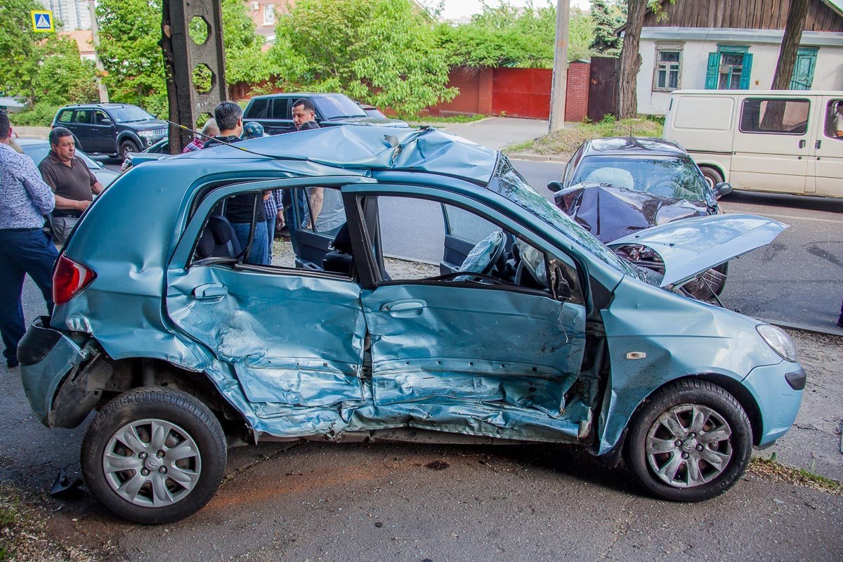 Пострадали водители Hyundai и Chrysler Пострадали водители Hyundai и Chrysler