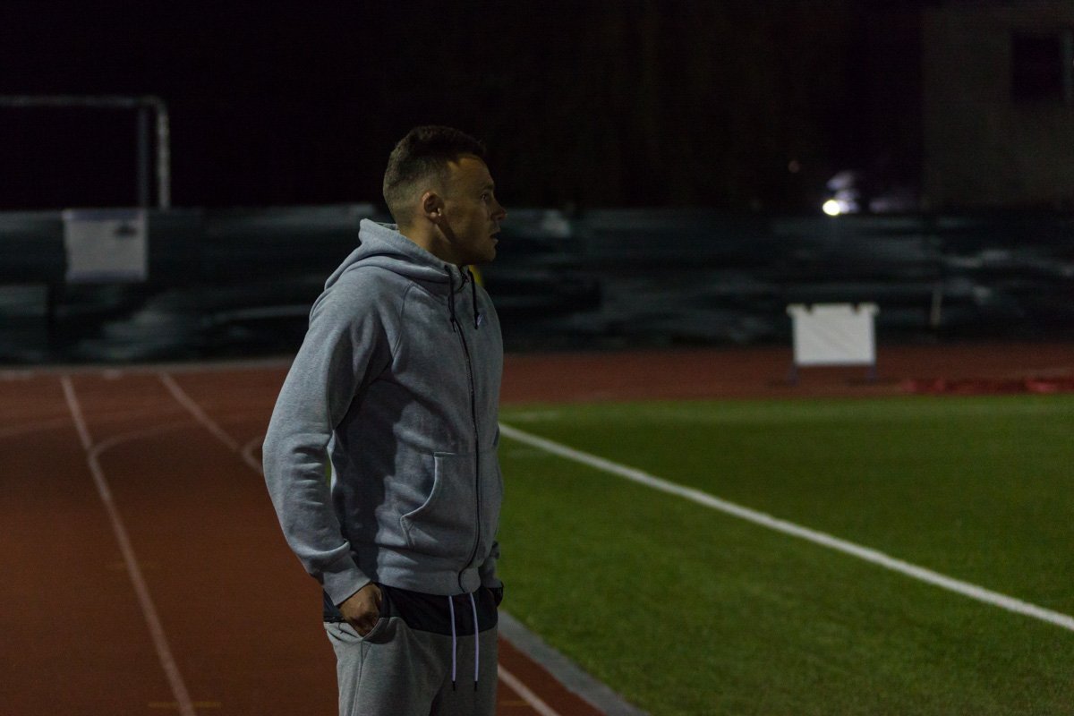 Тренер ФК "Автомобилист" на одной волне с футболистами Тренер ФК "Автомобилист" на одной волне с футболистами