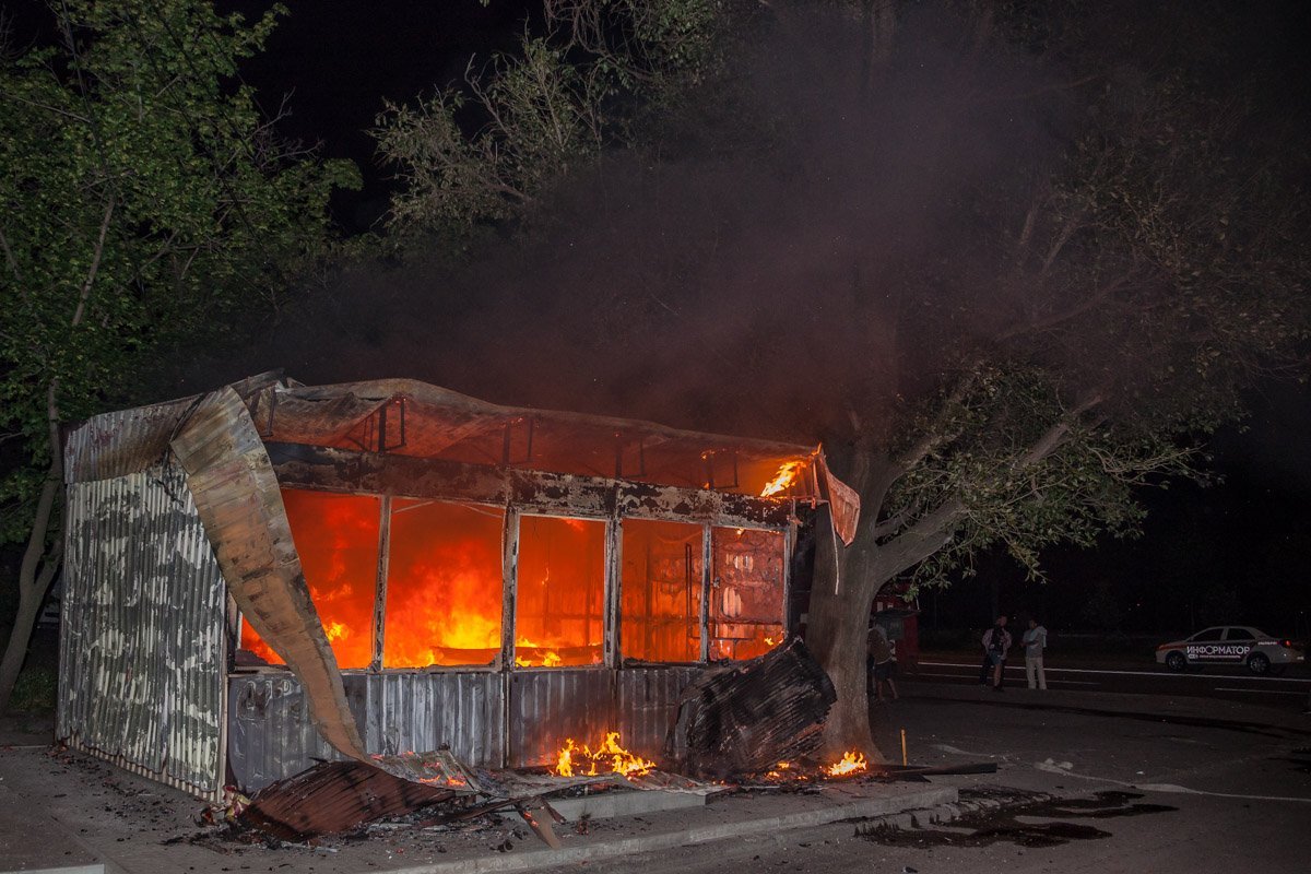 Пожарных вызвал владелец киоска