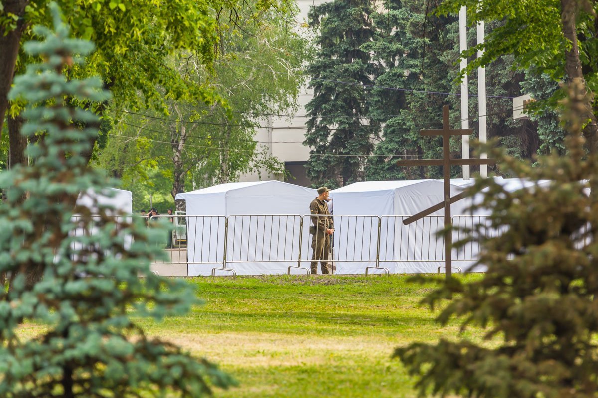 Утром охрана порядка возле ОГА усилилась Утром охрана порядка возле ОГА усилилась