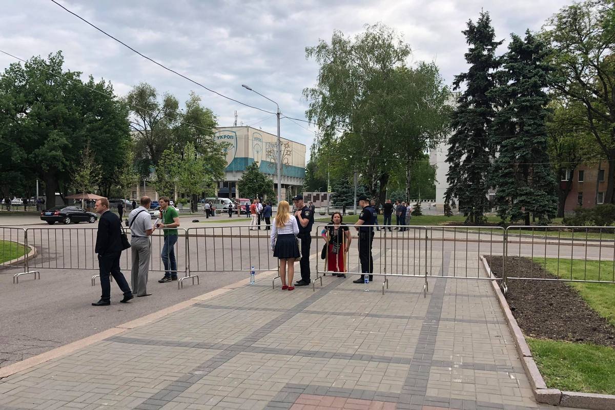 На территории возле ОГА оборудованы несколько пунктов пропуска На территории возле ОГА оборудованы несколько пунктов пропуска