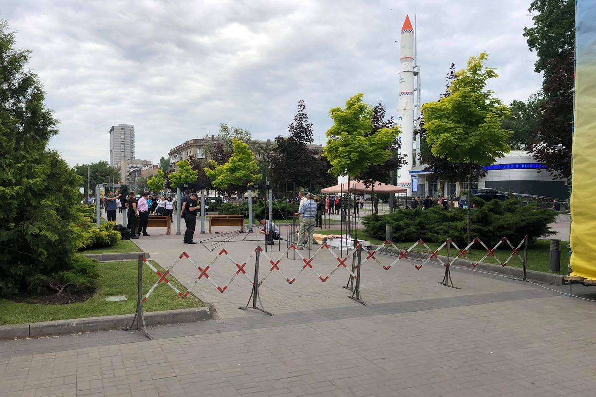 Сквер Героев перекрыт с обеих сторон Сквер Героев перекрыт с обеих сторон