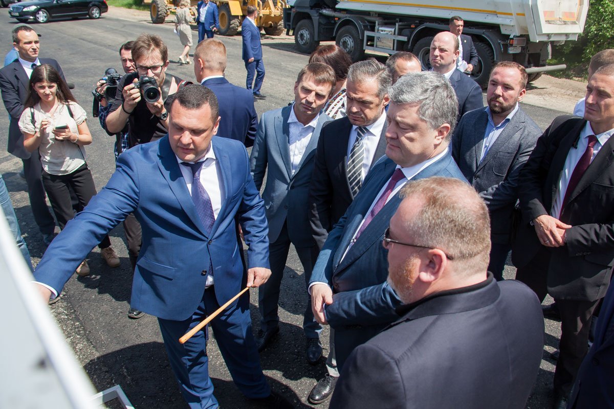 Президенту рассказывают о строительстве объездной Президенту рассказывают о строительстве объездной