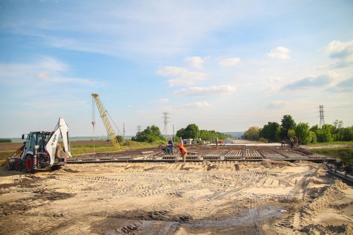 Строительство трассы продолжается Строительство трассы продолжается