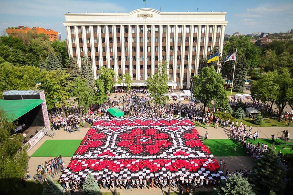 Среди 13 узоров разных регионов Украины были Донбасс и Крым