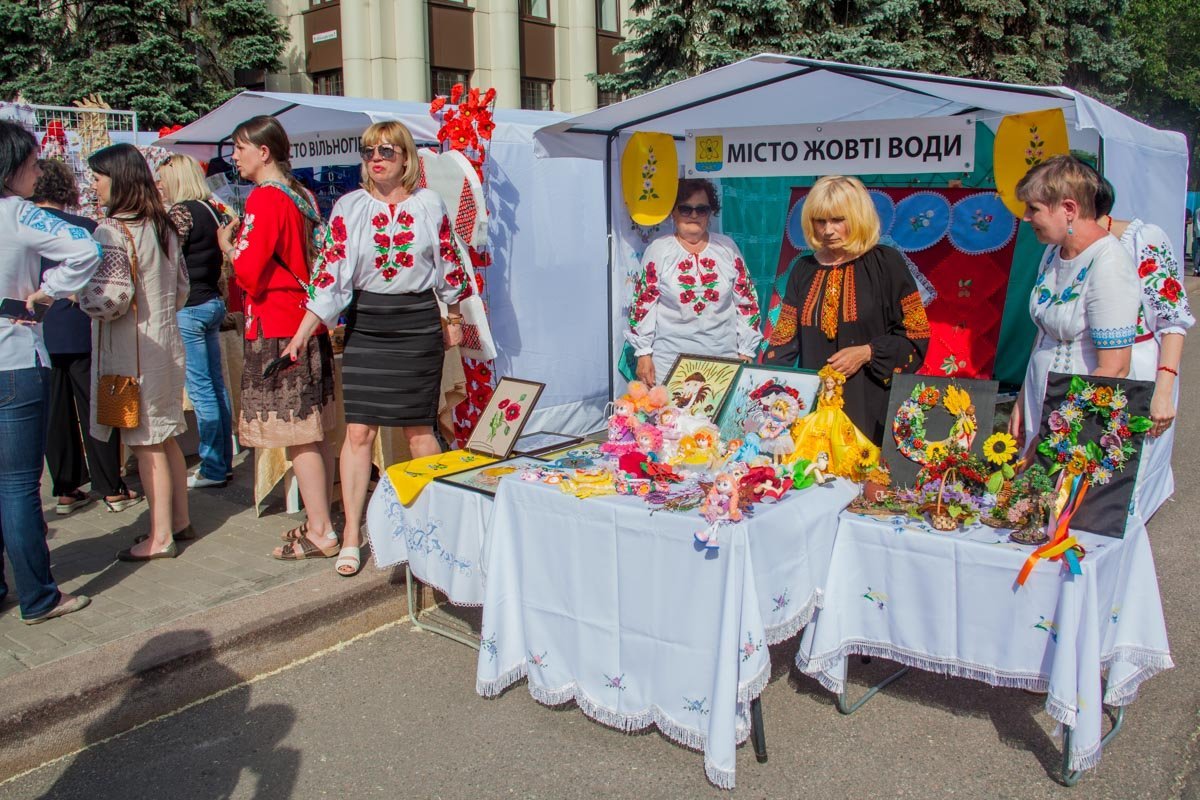 На прилавках - гордость каждого района и города Днепропетровской области